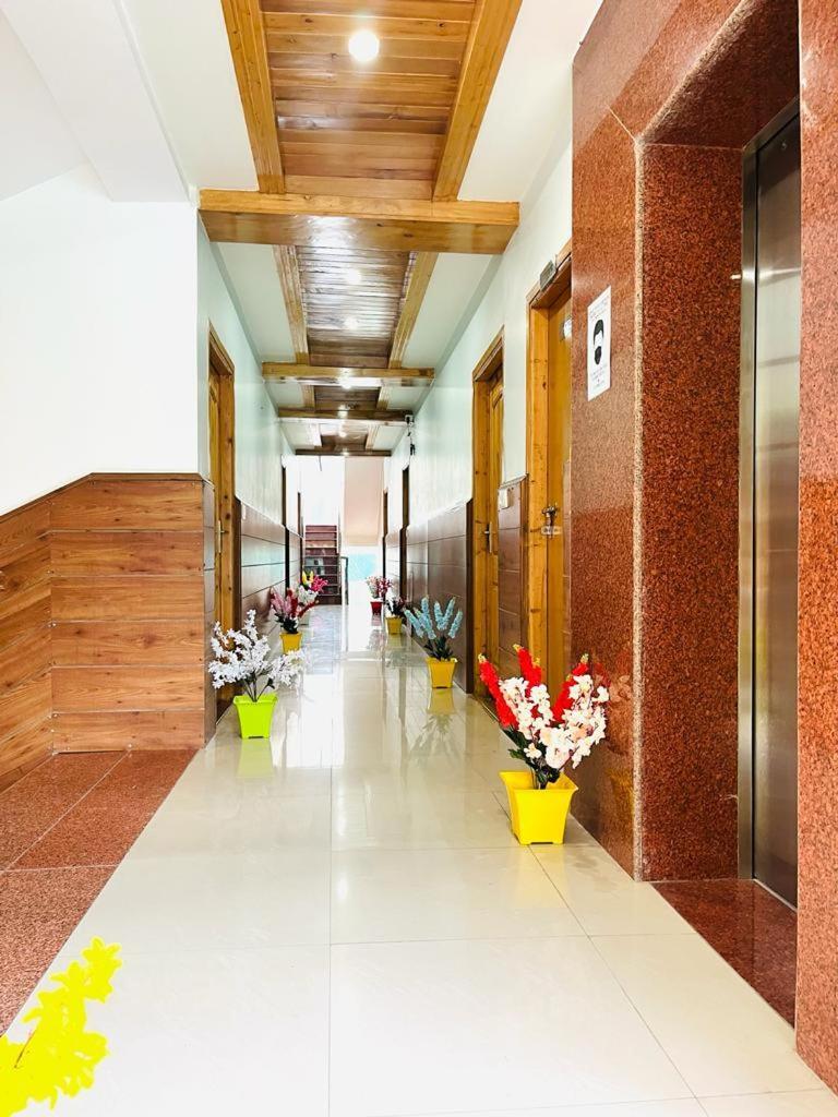 Tata Vista Resort Mall Road Manali - Centrally Heated & Air Cooled מראה חיצוני תמונה