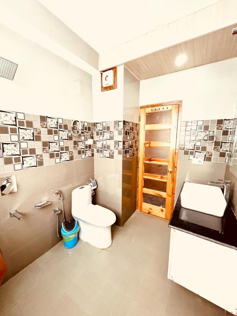 Tata Vista Resort Mall Road Manali - Centrally Heated & Air Cooled מראה חיצוני תמונה
