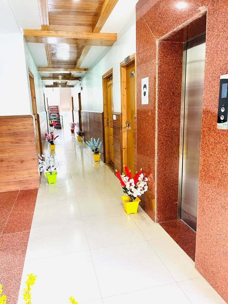 Tata Vista Resort Mall Road Manali - Centrally Heated & Air Cooled מראה חיצוני תמונה